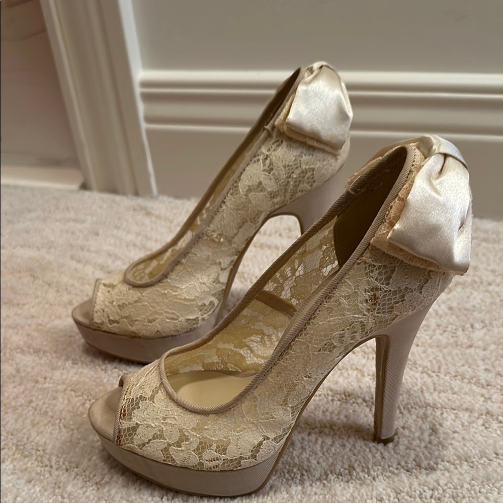 Chinese Laundry Cream Lace Coquette Peep-Toe Heels - Picture 4 of 5